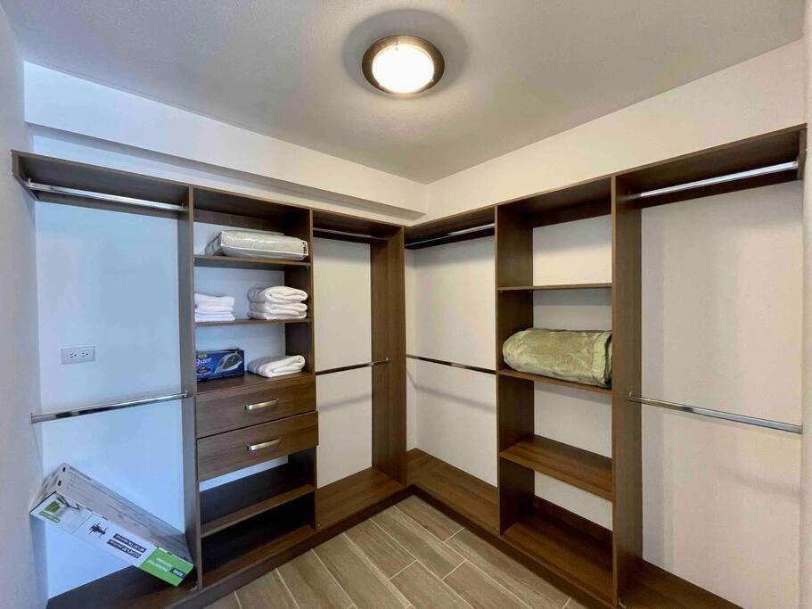 Lovely 2 Bedroom Rental Unit With Free Parking Guatemala Exterior foto